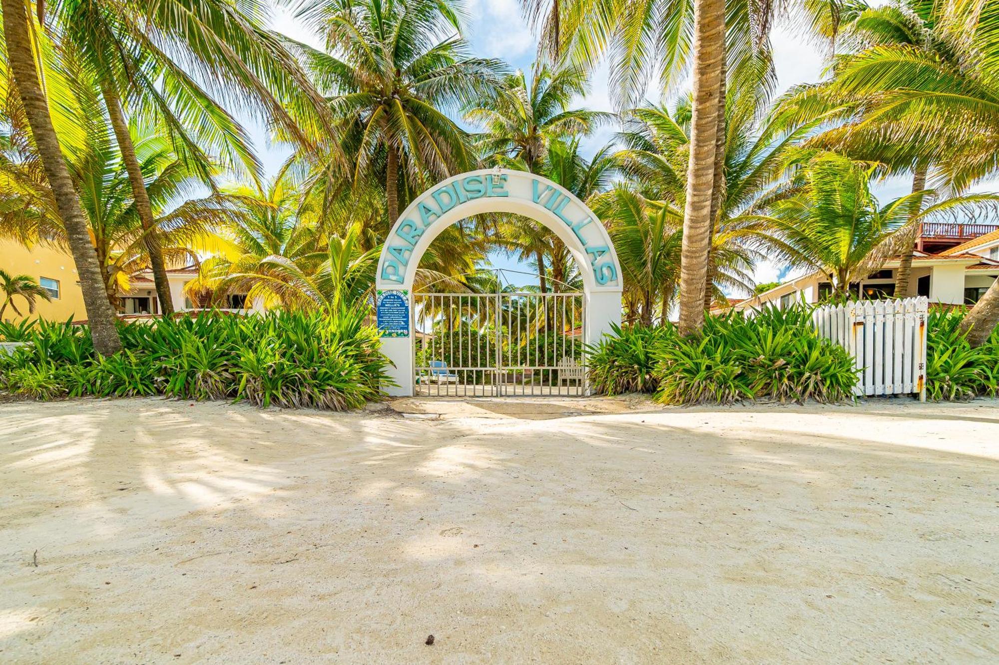Tradewinds Paradise Villas San Pedro  Exterior photo